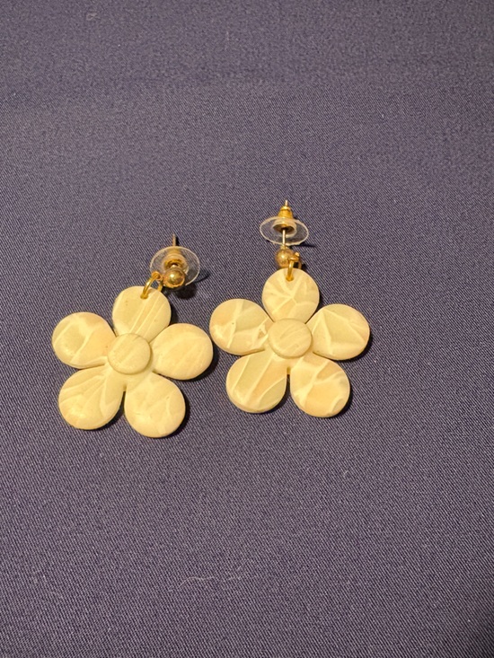 Handmade Jewelry - Floral Cream Flower Earrings